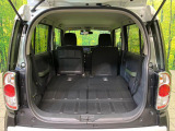 普段のお買い物や通勤、送迎等に十分な荷室スペースを確保しております。セカンドシートを倒すと、大きな荷物の積載も可能です♪