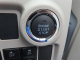 プッシュスタートです。エンジンの始動、停止がワンタッチ操作で出来ます。