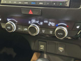オートエアコン付きなので一度、気温を設定すれば自動的に過ごし易い温度に調整してくれますよ。 車内をいつでも快適空間にしてくれます。