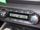 オートエアコン付きなので一度、気温を設定すれば自動的に過ごし易い温度に調整してくれますよ。 車内をいつでも快適空間にしてくれます。