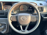 インテリアに合わせたデザインのステアリングは、運転される方のことも考え、運転しやすい形状、大きさです。是非一度、実際に触ってお確かめください。