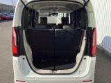 テールゲートを開けるとラゲッジルームがあるので荷物を収納できます。
