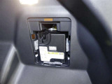 スペアタイヤレス車です。応急セットを搭載しております。