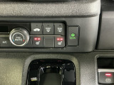 運転席/助手席シートヒーターで寒い日もすぐに温かくなり快適に過ごせます。2段階の温度調整が可能です