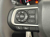 ナビゲーションやオーディオなどを取り付けた場合にはその操作がハンドルの手元でできるステアリングスイッチが付いてます