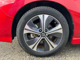 純正アルミホイールは足回りもかっこよく仕上がっています。