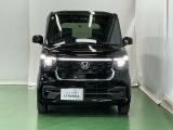 LEDヘッドライトを装備しています。LEDヘッドライトはとても明るく、雨の日や夜間走行も安全・安心です。オートライトコントロール付きで周囲の明るさに応じて自動で点灯・消灯します