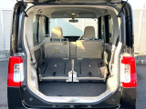 普段のお買い物や通勤、送迎等に十分な荷室スペースを確保しております。セカンドシートを倒すと、大きな荷物の積載も可能です♪
