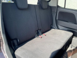 後部座席も気になるようなキズ・汚れやへたり等、大きなダメージはなく、良好な状態です。