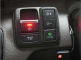 電子制御パーキングブレーキ搭載で指一本で簡単に操作することができます。さらに停車中に、ブレーキペダルを踏み続けなくても、自動的にブレーキを保持する機能である、オートマチックブレーキホールド付きです。