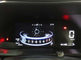 とっても見やすいメーターです。夜間時はラグジュアリーな気分にさせてくれる照明が魅力ですので、夜のドライブも楽しみになりますよ♪