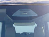 【スズキ セーフティサポート】走行中に前方の車両等を認識し、衝突しそうな時は警報とブレーキで衝突回避と被害軽減をアシスト。より安全にドライブをお楽しみいただけます。
