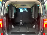 後席を格納すると、これだけの広さが!シーンに合わせたシートアレンジで、大きな荷物も積むことが出来ます♪