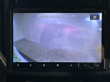 【バックモニター】後ろのカメラの映像をモニターに映し出すことができます!後方の見えない死角や、障害物との距離感をしっかり確認することができます!駐車が苦手な方におすすめです。