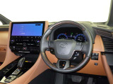 上質で落ち着いた印象のインパネ。視界も広々で運転しやすいです。