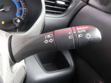 アダプティブLEDヘッドライトシステムは、照射パターンを変化させて対向車や先行車が眩しくならないようにハイビームをキープすることで、良好な視界を確保します。もちろん自動点灯/消灯するオートライトも。