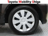 シンプルなデザインの純正ホイールキャップです。落ち着いたデザインですので車体と一体感があります。