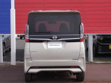エマージェンシーブレーキ、フロント&バックソナー、インテリジェント LI(車線逸脱防止支援システム)+LDW(車線逸脱警報)、インテリジェント FCW(前方衝突予測警報)、標識検知機能など安全装置が充実!