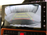 バックガイドモニターで、後方を確認しながら安心して駐車することができます。運転初心者も熟練者も必須の機能ですよ!