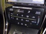 左右独立温度コントロールフルオートエアコンです。運転席、助手席それぞれで独立して温度設定ができます。冷え性の方が乗っても安心ですね♪