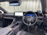 運転席まわりです。 各操作スイッチは使いやすい位置に配置されてます。