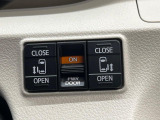 【両側パワースライドドア】スマートキーや運転席のスイッチで後席両側スライドドアの開閉が可能♪電動だから力を入れてドアを開ける必要が無く、小さなお子様でも簡単に開け閉めでき快適です♪