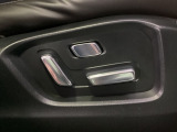パワーシートを装備!体格や好みに応じたポジションをスムーズに調整できます。