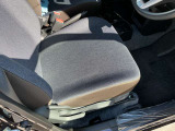 シートリフター付きなので様々な体格の方が運転できます!