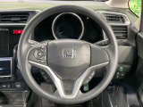 インテリアに合わせたデザインのステアリングは、運転される方のことも考え、運転しやすい形状、大きさです。是非一度、実際に触ってお確かめください。
