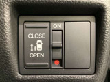左側電動スライドドアは運転席からでも操作ができるように、ハンドル付近に開閉の操作スイッチが付いています。