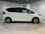 両側スライドドア、先進の安全支援システム、HondaSENSING付き。