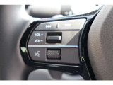 ステアリングリモコンでオーディオ操作が可能です。
