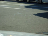 カラーヘッドアップディスプレイ付き。少ない視線移動で情報を確認できるので、運転の疲労軽減に繋がりますよ♪