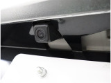 バックカメラが付いているので後方確認が非常にしやすいです。今や運転初心者も熟練者も必須装備!ついていて損はないですね♪