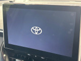 【10.5インチナビ】高級感とインパクトのある大画面ナビを装備。各種オーディオ操作はもちろん、スマホ連携もできる利便性の高いナビです♪