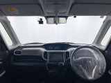 落ち着いたカラーの内装で、ゆったりと運転したい方に。