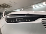 LEDヘッドライトは、点灯の瞬間から最大光量を発揮し、突然暗くなるトンネルなどでの安定感を高めます。