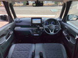 ダッシュボードやステアリング等に目立つ傷や色褪せなども無く、タバコや芳香剤なども匂いもなく綺麗なインテリアです。