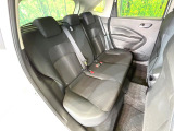 後部座席も気になるようなキズ・汚れやへたり等、大きなダメージはなく、良好な状態です。
