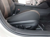 パワーシート搭載。微妙な調整が手軽にでき、ピッタリなポジションで運転することが可能です。
