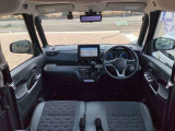 ダッシュボードやステアリング等に目立つ傷や色褪せなども無く、タバコや芳香剤なども匂いもなく綺麗なインテリアです。