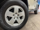 ●純正18インチアルミホイール:輸入車ならではの卓越した走りを支えるホイールと足回りです!日本車の走りに慣れている方にもぜひ体感して頂きたいほど、高いレベルでまとまっています!