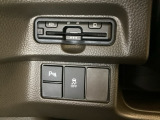ハンドルの左下にETCがついています。高速道路の料金所の通過も楽々です。 カードの取り出しもしやすい場所についています。