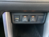 シートヒーター付き!直接体を温めてくれるので寒い日の運転も快適です。