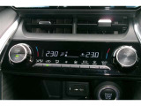 オートエアコンを装備。好きな温度で設定をすれば、自動で車内を快適な温度にできます。