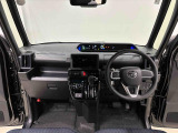 360&deg;UV&IRカット機能ガラス採用。見易い計器類と運転し易いレイアウトのドライビングポジションは、極細Aピラーの採用で視角も少なく前方&左右の見切りが良く安心して運転できます。