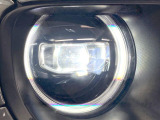 ●LEDヘッドライト:夜間走行時も良好な視界を確保し安心して運転できる高輝度LEDヘッドライトを装備!点灯速度が早く、消費電力も抑えられています。