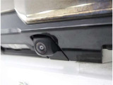 バックカメラが付いているので後方確認が非常にしやすいです。今や運転初心者も熟練者も必須装備!ついていて損はないですね♪
