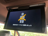【フリップダウンモニター】大画面モニターで後席でもエンタメをお楽しみいただけます。小さなお子様にも大人気の装備です♪