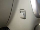 助手席には荷物フックがあります。